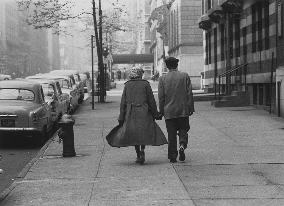 Couple walking, Park Avenue, 1960 © 2019 Estate of Roy DeCarava. Courtesy David Zwirner