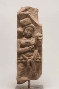 Pilastro di una balaustra con un Śālabhañjikā Mathura, I secolo d.C. arenaria rossa, 137 cm