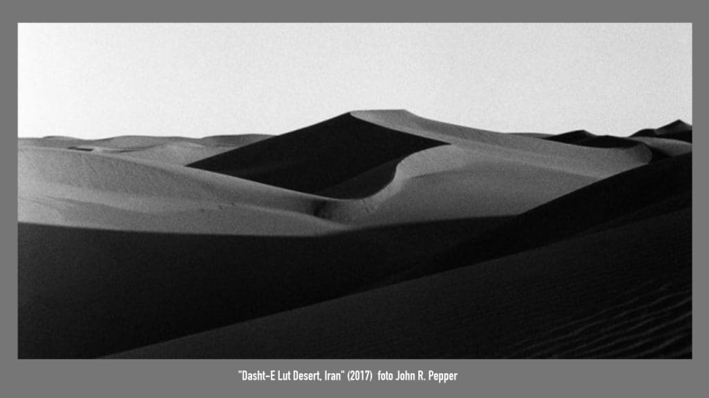 "Dasht-E Lut Desert, Iran" (2017)  foto John R. Pepper