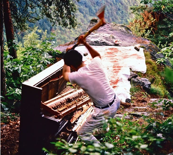 Raphael Montañez Ortiz, Piano Destruction, Vellau, 1986. Foto: Walter Haller