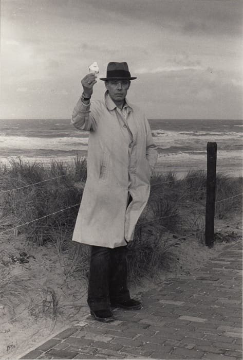 Joseph Beuys, Scheveningen, 1976, Photo: Caroline Tisdall