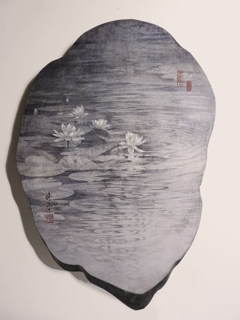 Visita 'Sacri Legni', la mostra dell'artista Shoko Okumura alla galleria Manifesto Blanco, un viaggio tra arte e natura