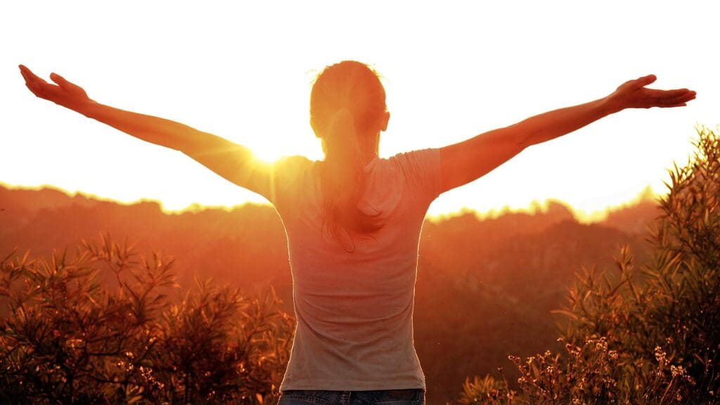 Benefici luce mattutina: scopri come può trasformare salute, umore, e produttività. Integra la luce del sole nella routine, effetti positivi
