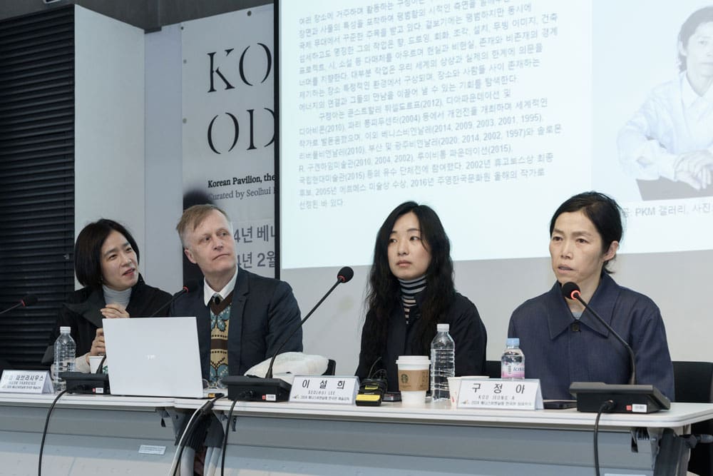 Biennale Arte Venezia Corea: scopri l'esposizione di Koo Jeong A che trasforma il padiglione in un'esperienza sensoriale unica.