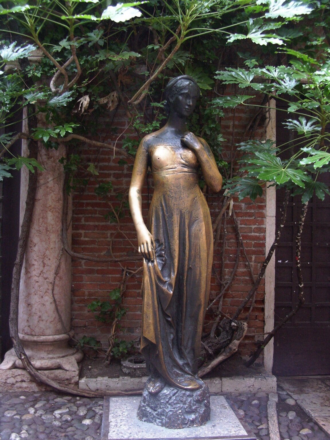 La statua di Giulietta: un simbolo dell’amore eterno nel cuore di Verona