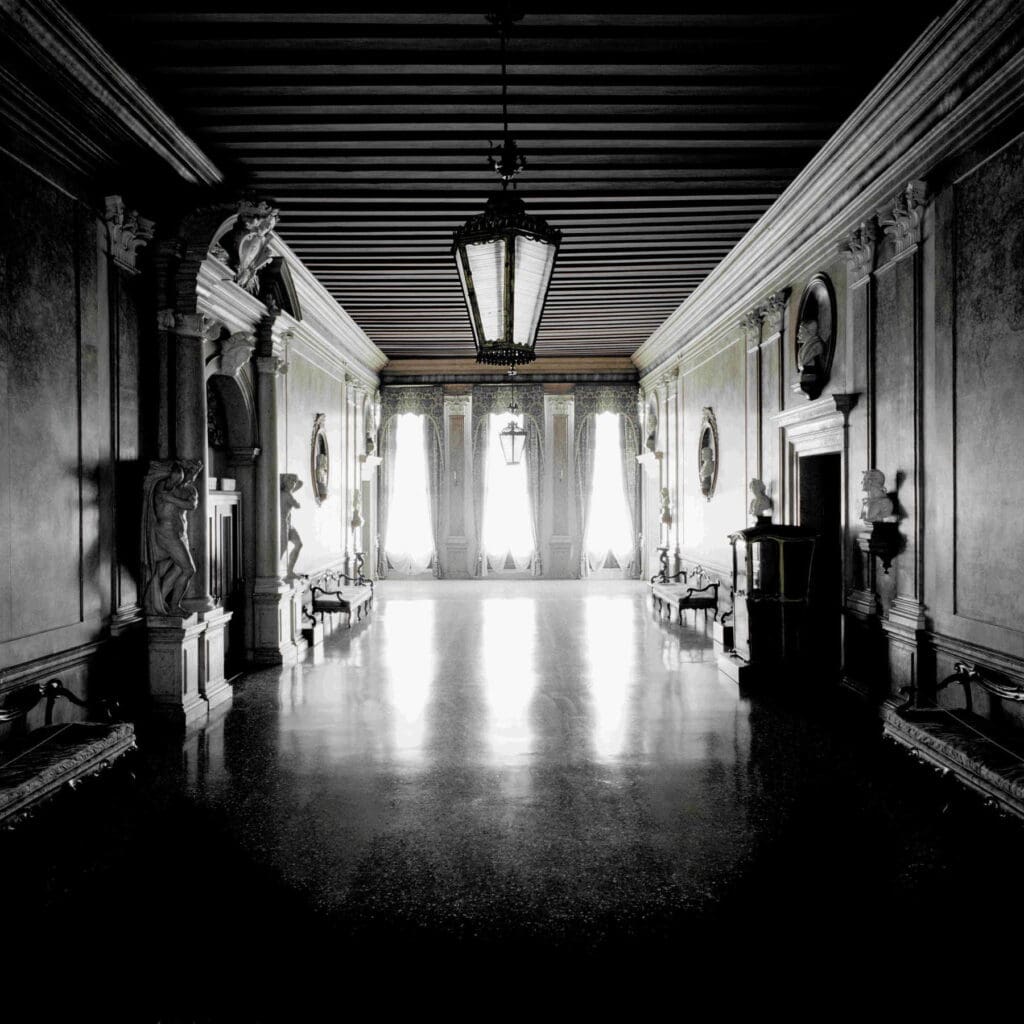 Casa dei tre oci - Venezia di Venezia ospita la mostra MATTHIAS SCHALLER. Controfacciata, fino al 23 novembre