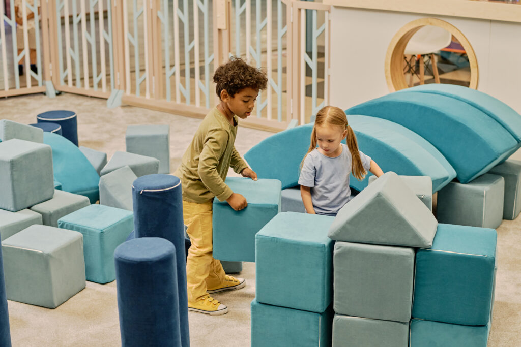 Psicomotricità bambini: cos’è, quando iniziare, chi la conduce e quando serve il TNPEE. Guida pratica chiara per le famiglie.