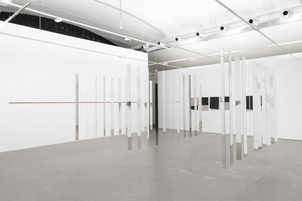 Grazia Varisco alla M77 Gallery di Milano. Mostra personale dedicata all’arte cinetica e programmata, aperta fino al 17 gennaio 2026.